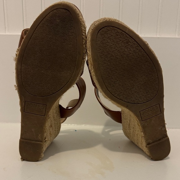Jones New York Tan Leather Wedge Sandals Size 7 - Picture 8 of 8